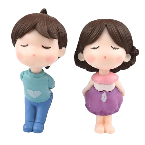 Boy And Girl Kissing Figurine Topper