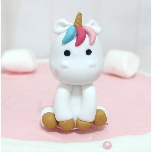 Sitting Unicorn Cake topper 7cm