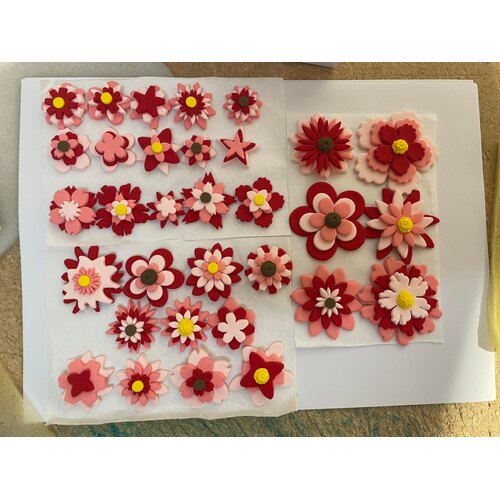 Red Flowers Assorted 3 - 5cm Approximately 30-32 Per Box